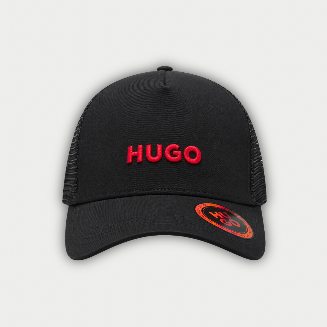 GORRA HUGO NEGRA LETRA ROJA
