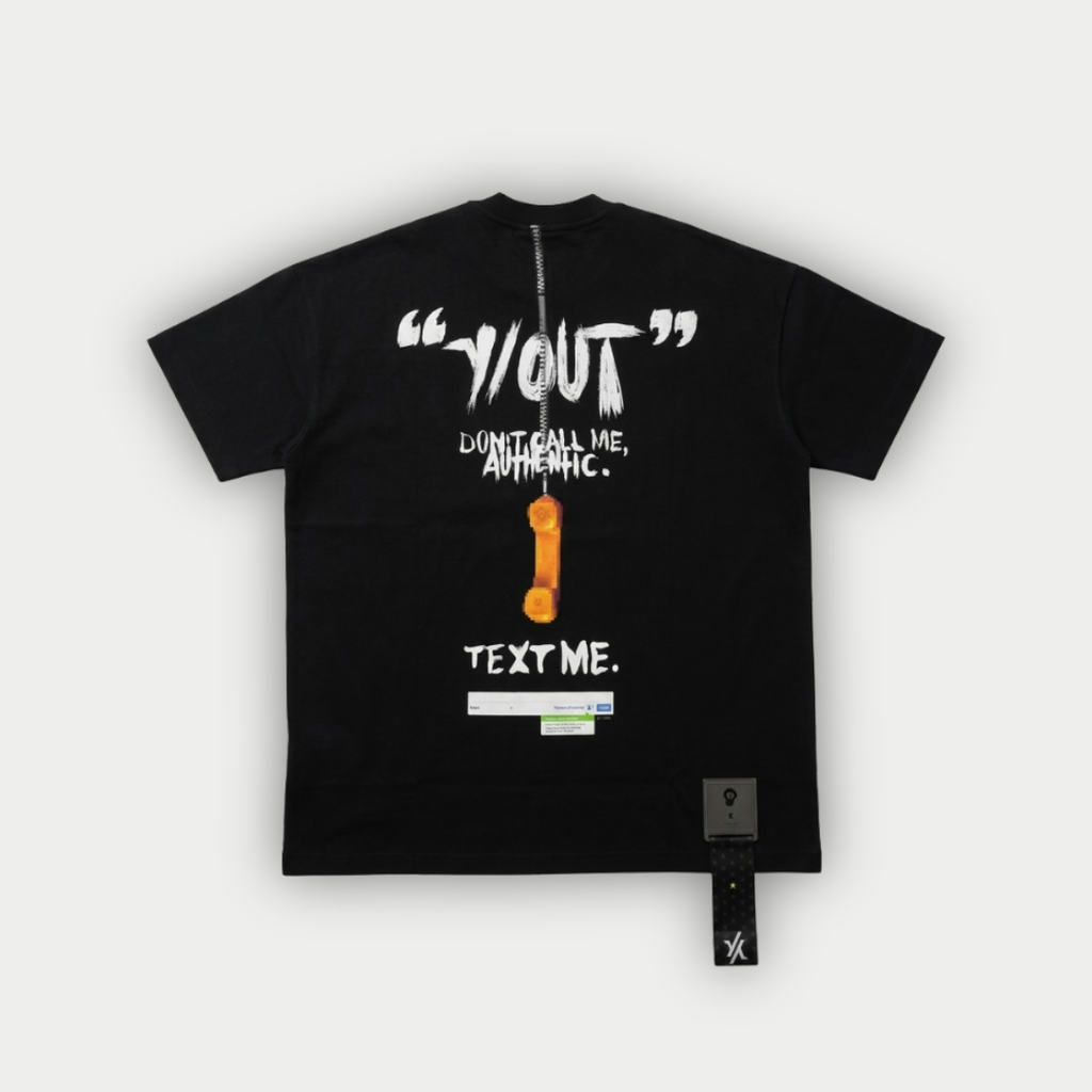 CAMISETA Y/OUT TEXT ME NEGRA