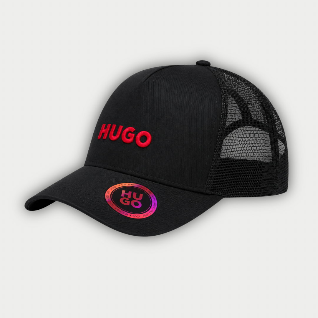 GORRA HUGO NEGRA LETRA ROJA